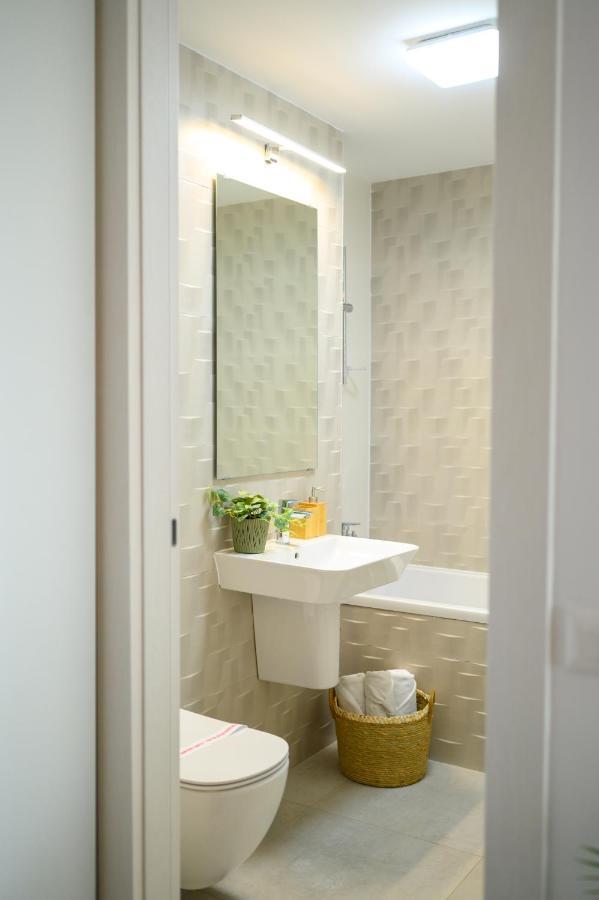 North Twin Apartment Bukares Bagian luar foto
