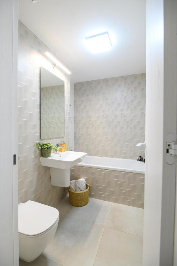 North Twin Apartment Bukares Bagian luar foto