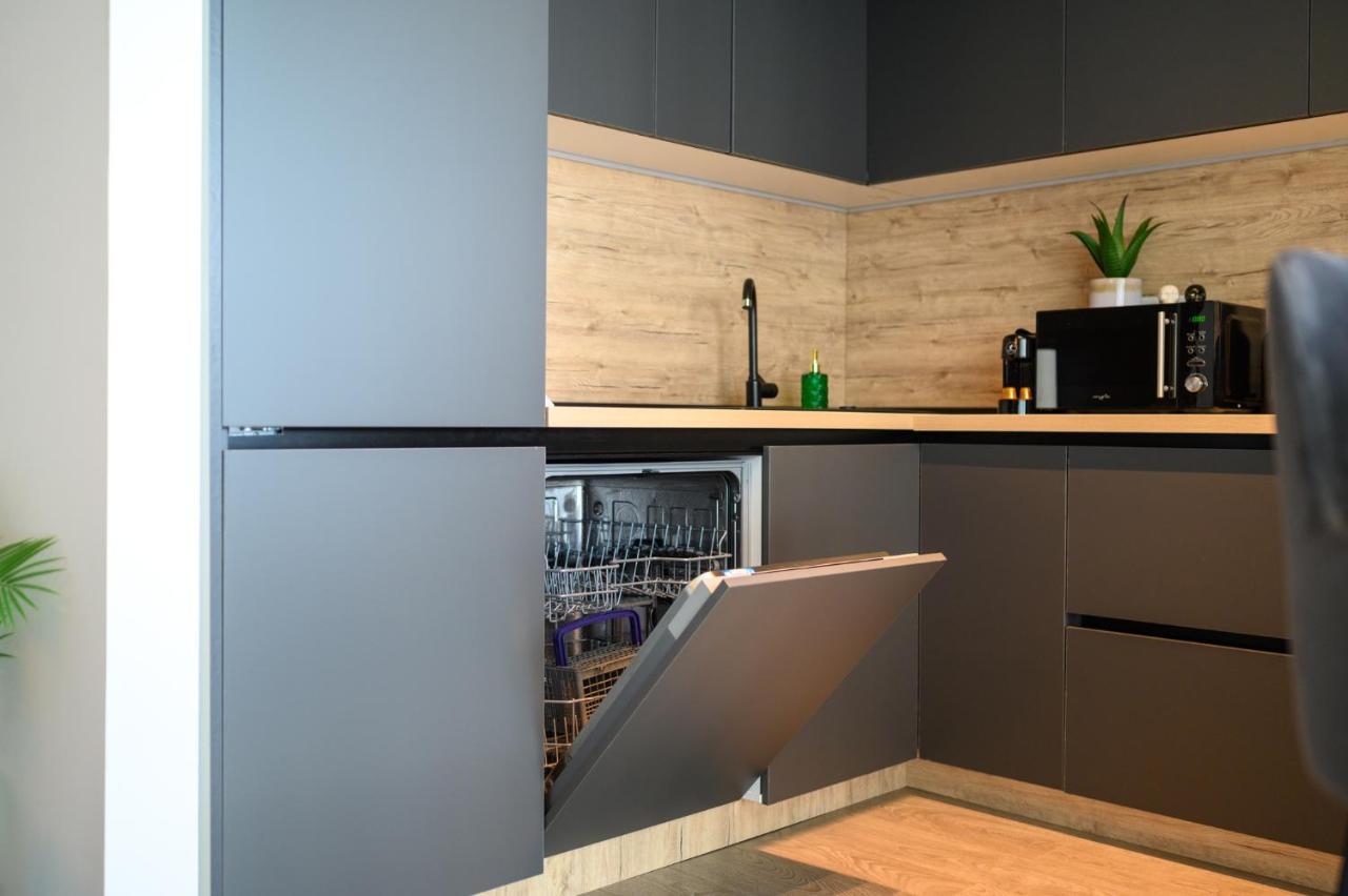 North Twin Apartment Bukares Bagian luar foto